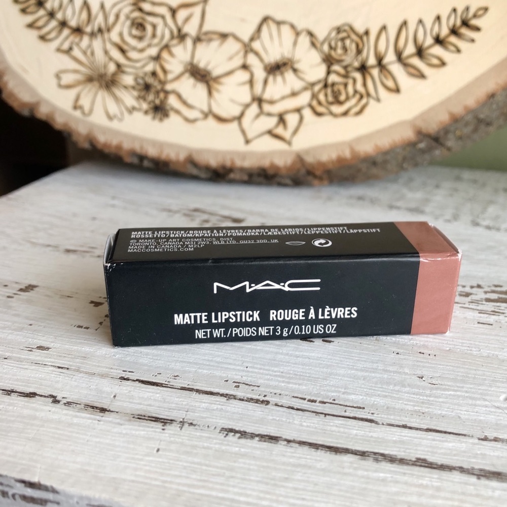 | MAC Lipstick |